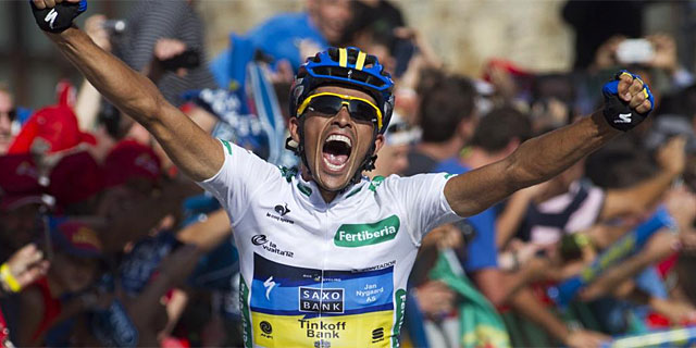 Contador, eufórico en la meta de Fuente Dé. (Foto: Afp)